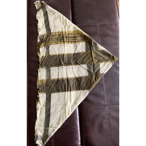 NWT Authentic Burberry Mega Check CottonSilk Scarf - Picture 5 of 8